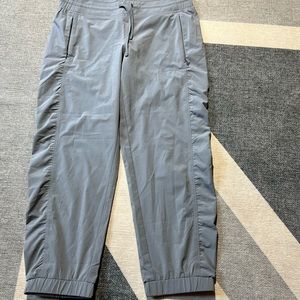 Athleta Grey La Viva Crop Pant - size 6T *EUC*